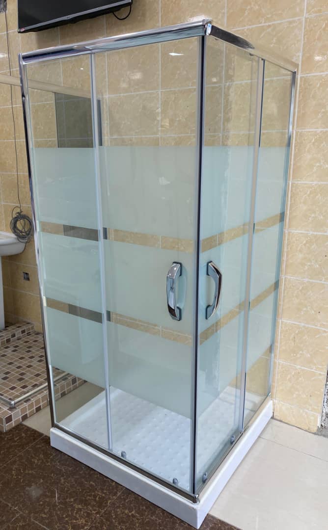 SHOWER CUBICLE