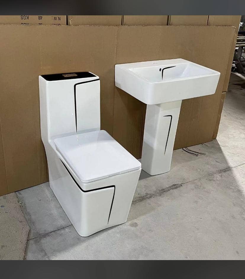 MARRIED WC WITH BLACK DESIGN